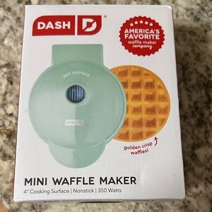 DASH Mini Waffle Maker - Aqua